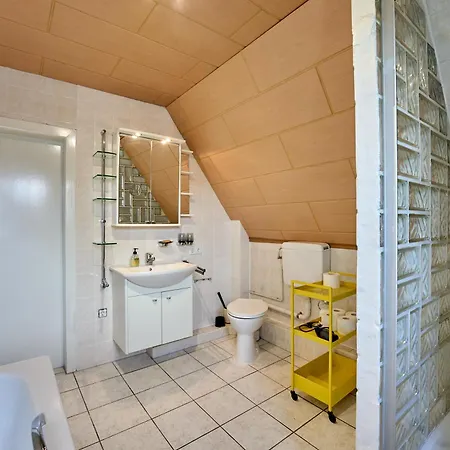 Haus Weinberg * Felsberg